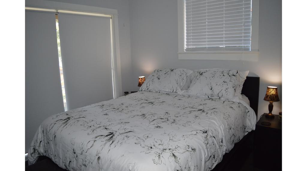 Pair-A-Dice Cottage Port Renfrew Room photo