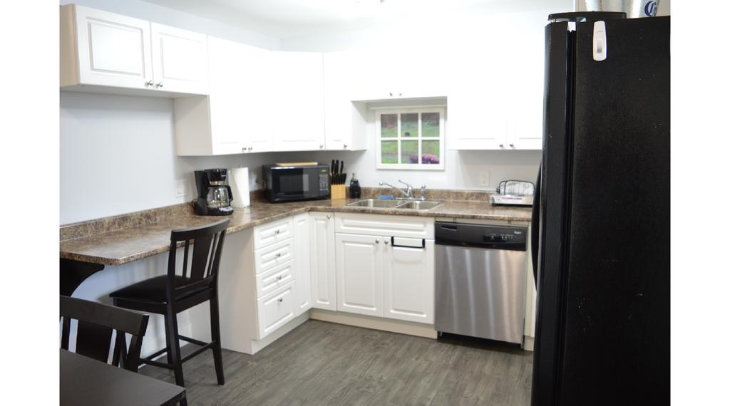Pair-A-Dice Cottage Port Renfrew Room photo