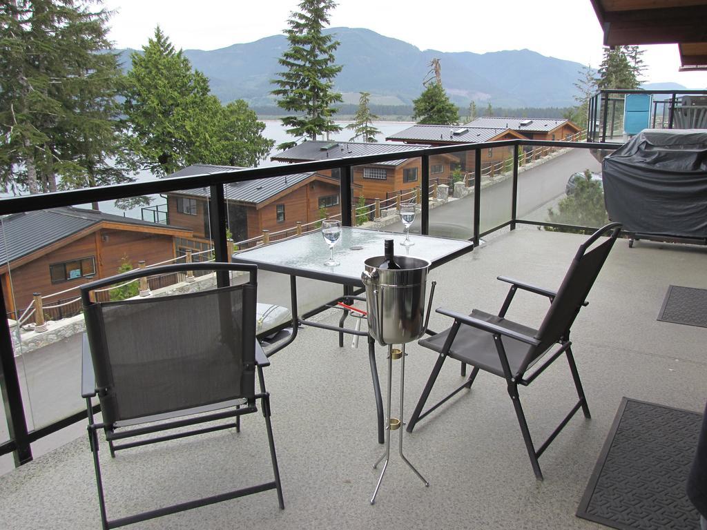 Pair-A-Dice Cottage Port Renfrew Exterior photo
